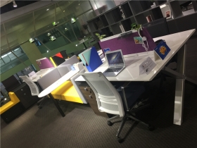 青青草影视時尚展廳